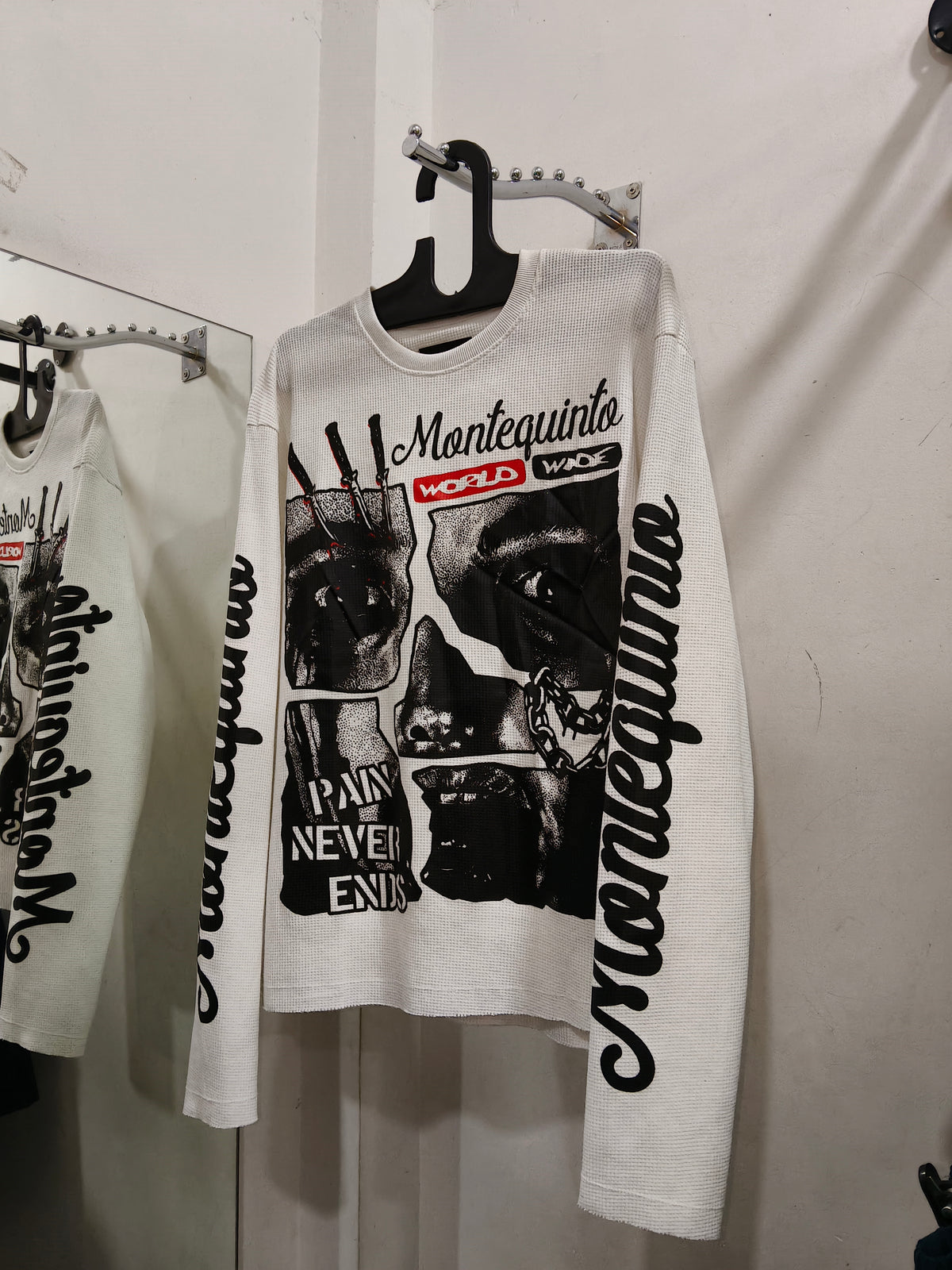 Moniequinto Men White Graphic Printed Oversized Waffle Knit T-Shirt